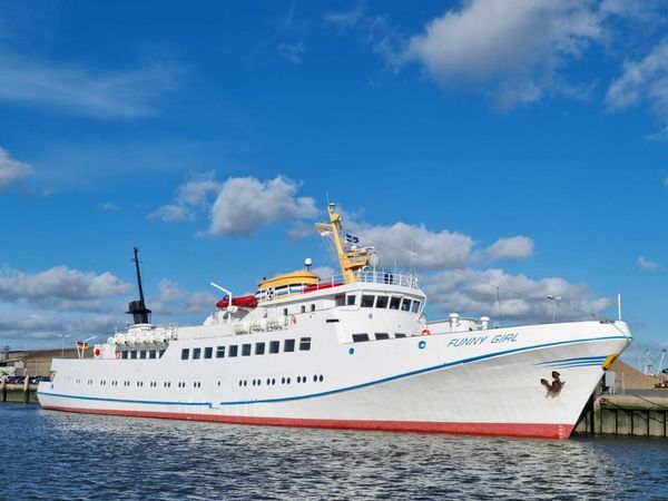 Schiff Ahoi heißt es ab dem 25. März 2024, wenn die Ausflugsfahrten ab Büsum starten und zwei Tage später bietet die Reederei Adler&Eils ab Büsum wieder Schiffstouren nach Helgoland an.