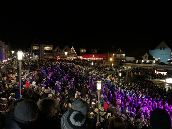 Am Ende des Jahres findet die große NDR1 Welle Nord Silvesterparty am Museumshafen statt. 