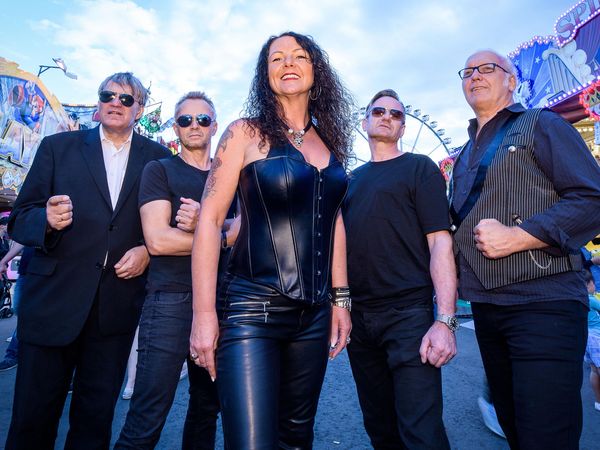 Am 1. August sorgt Rena die Band für Stimmung. Ob Blues, Rock, Pop, Funk, Soul oder Jazz: Die Bandbreite der Songs und Stücke, die die Band aufführt, ist riesig.