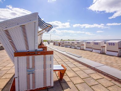 Strandkörbe vor der Nordseekulisse