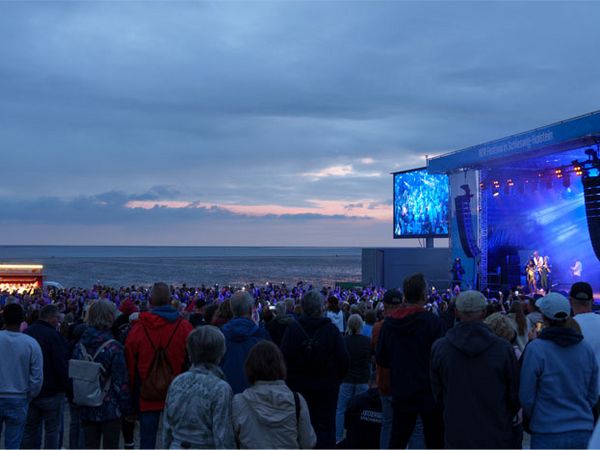 Das NDR-Festival auf der Watt-Tribüne vor unverwechselbarer Nordseekulisse.