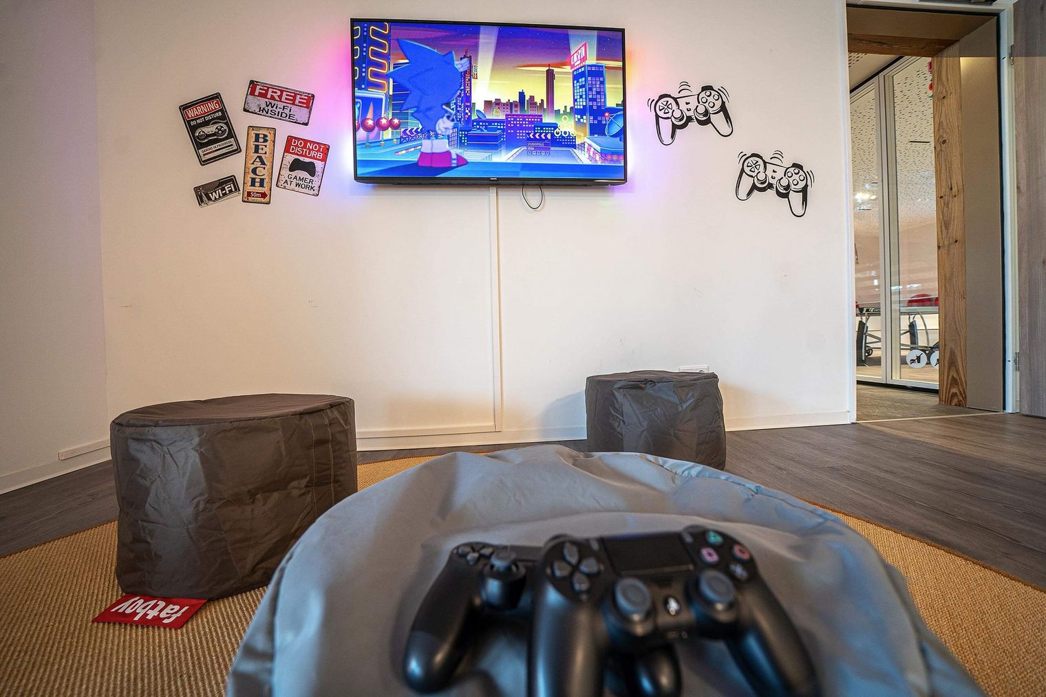 Der Spielbereich der Playstation in der Deichbude des Büsumer Watt'n Hus.