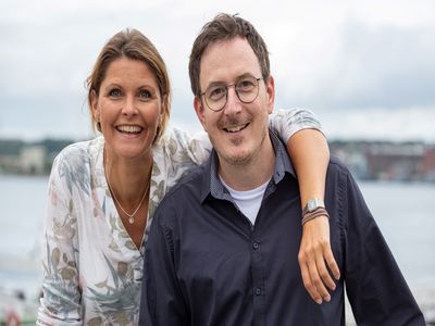 NDR_SH_Kristin_Recke_und_Horst_Hoof.jpg Die Moderation des Bühnenprogramms übernehmen NDR Fernsehen Moderatorin Kristin Recke und NDR 1 Welle Nord Morgenmoderator Horst Hoof.