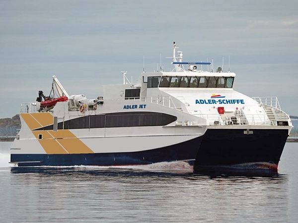 Die Adler Jet fährt von Büsum zu den nordfriesischen Inseln