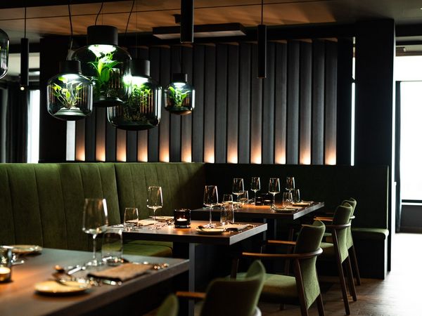 Büsum-Hotel-Lighthouse-Schnüsch.jpg Fine-Dining-Restaurant mit nordischer Küche, regional interpretiert und weltoffen kombiniert.