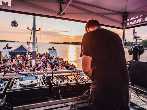 Tanzen auf der MS KOI in Büsum am 5. Juni 2025