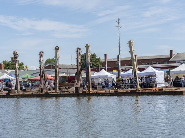 Die traditionelle Kutterregatta mit jeder Menge maritimen Charme - Büsums Großveranstaltung im Sommer zieht Gäste von nah und fern nach Büsum an. 