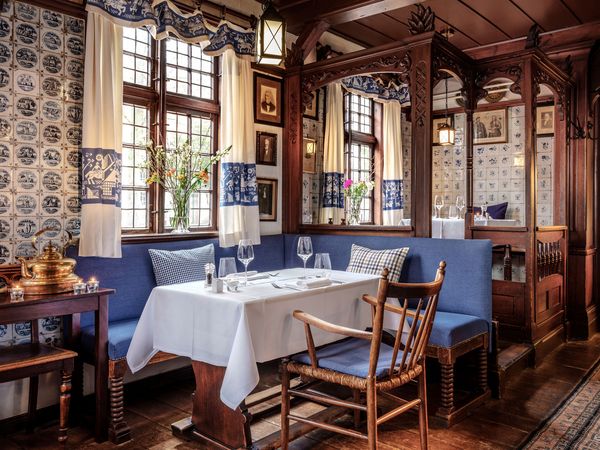 Das Restaurant „Zur alten Post“ mit Kachelstube ist ein seit über 130 Jahren und vierter Generation familiengeführtes Haus. 