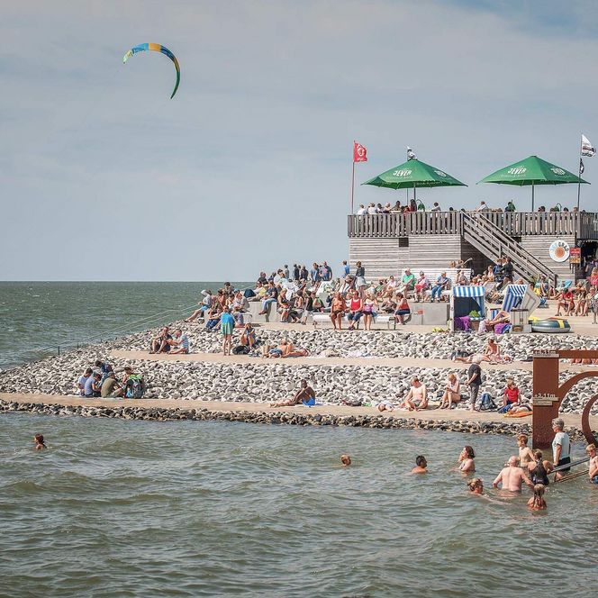 Die Watt'n Insel der Familienlagune Perlebucht in Büsum mit Terrasse ins Meer.