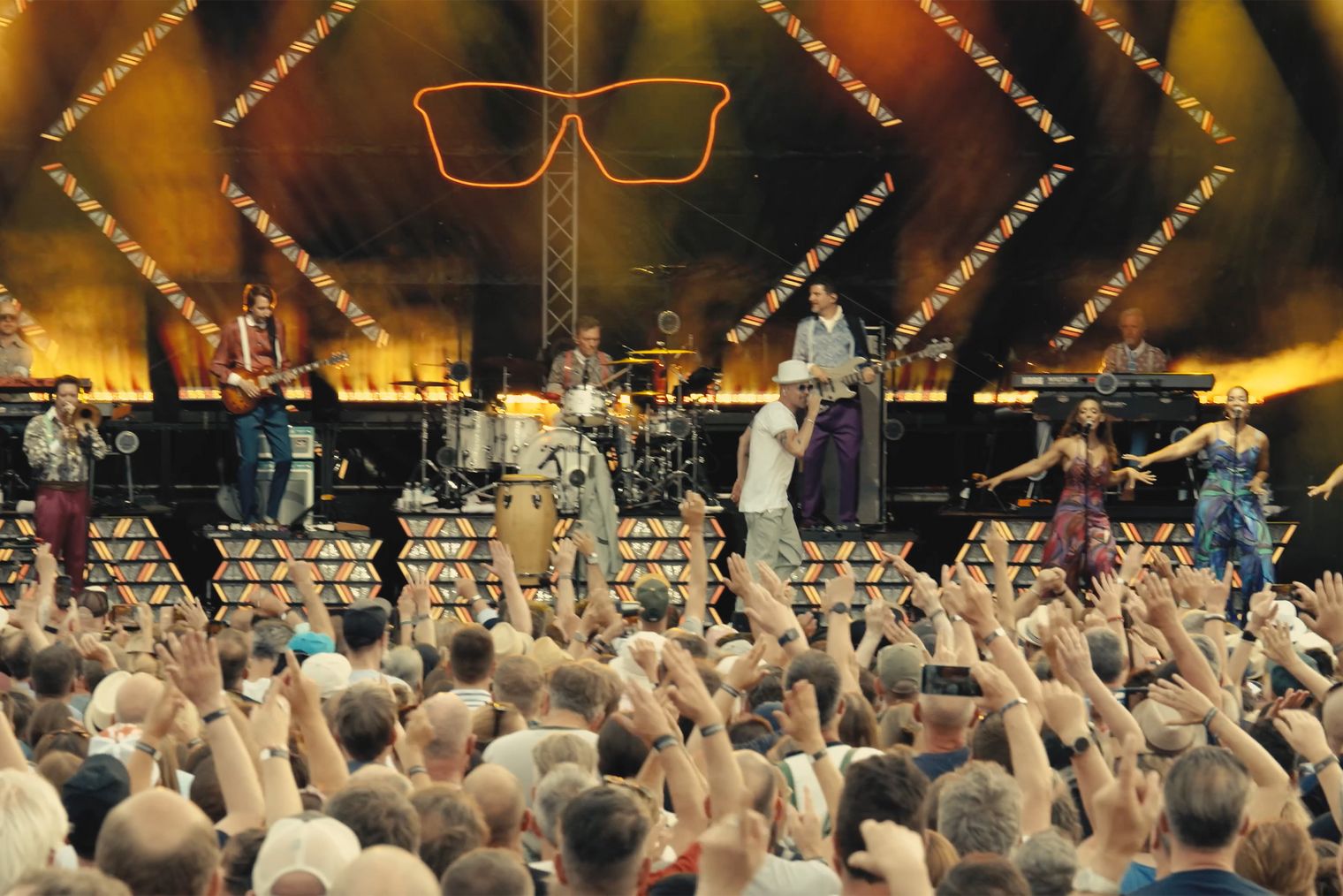 Jan Delay auf der Bühne bei Legends at the Sea in Büsum.