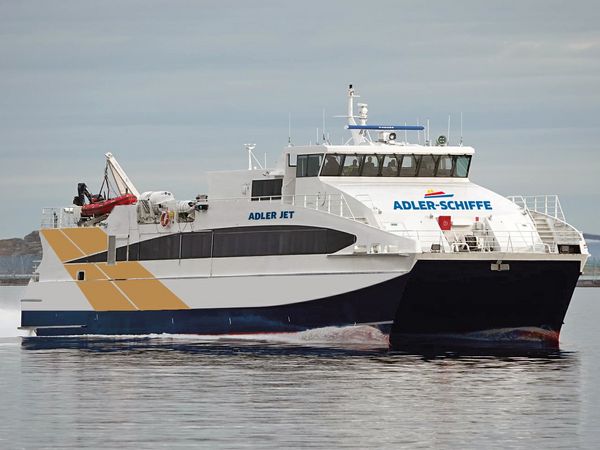 Der Katamaran Adler Jet fährt ab Büsum auf der Nordsee.