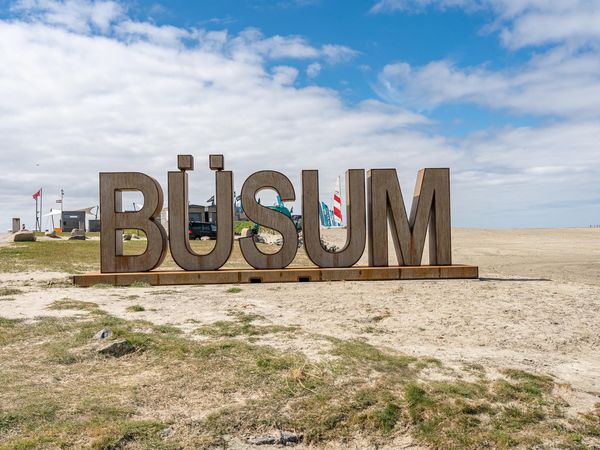 BÜSUM Schriftzug auf der Watt'n Insel