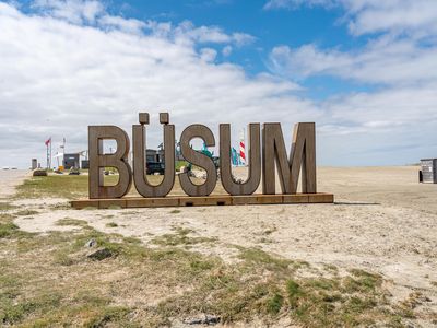 BÜSUM Schriftzug auf der Watt'n Insel BÜSUM Schriftzug auf der Watt'n Insel